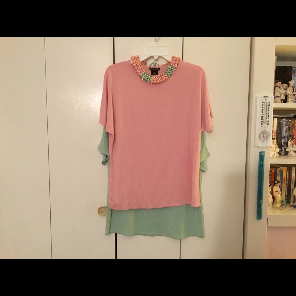 Tops and necklace